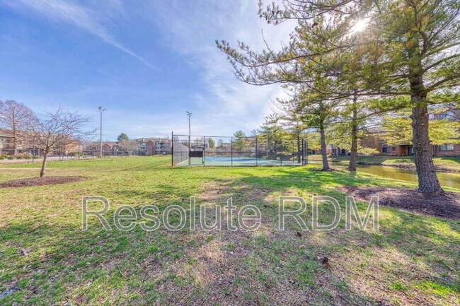 Building Photo - 4381 Village Parkway Cir W