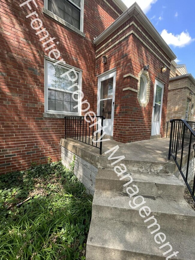 Building Photo - Charming 1-Bedroom Apartment