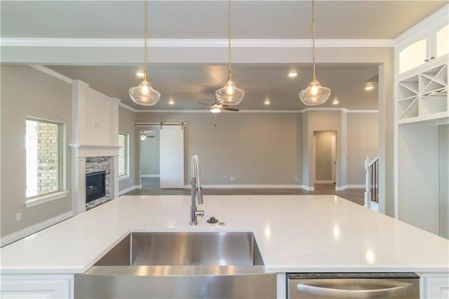 Building Photo - 3140 Drake Crest Dr