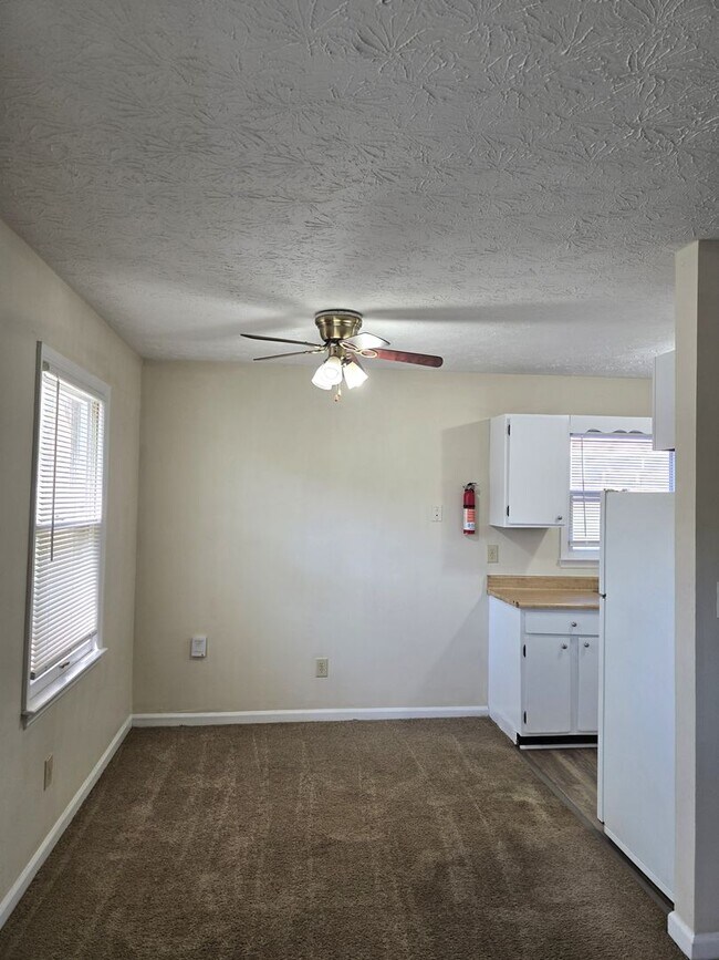 Building Photo - Camelot 2 Bedrooms. 1st Floor Apartment.  ...