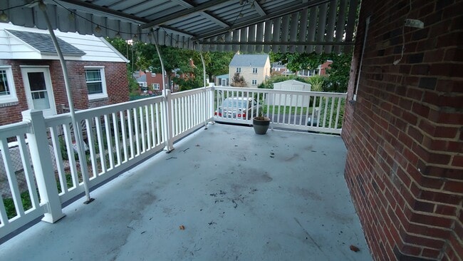 Building Photo - *Updated & Spacious 3BD/2BA Single-Family ...