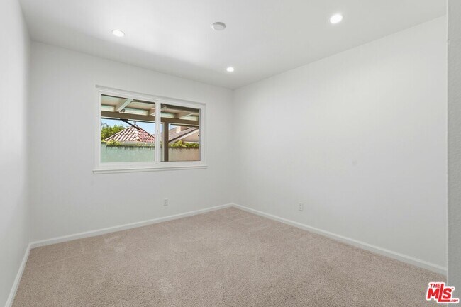 Building Photo - 5920 E Malton Ave
