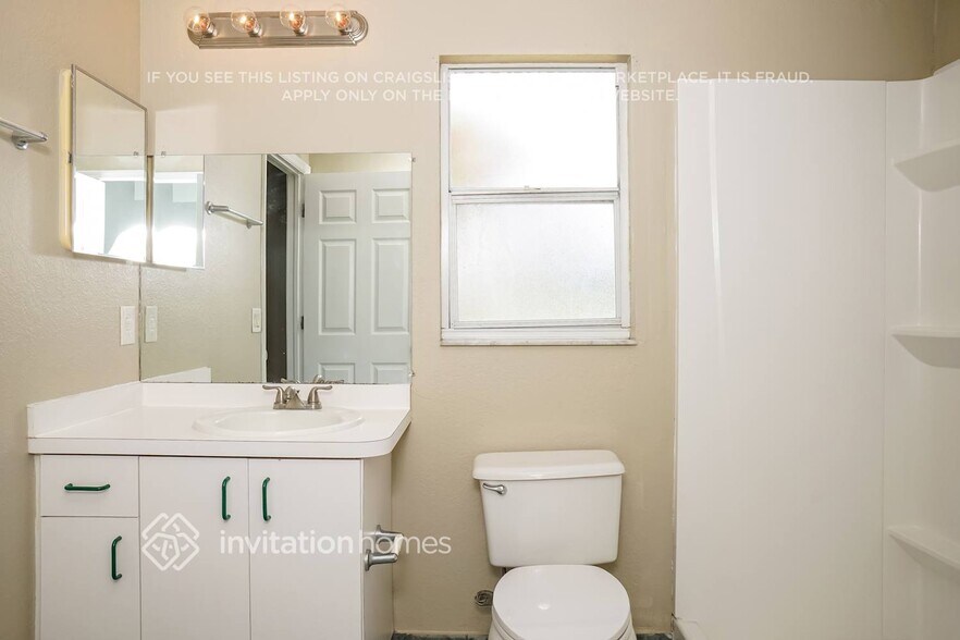 Building Photo - 3002 Alesio Ave