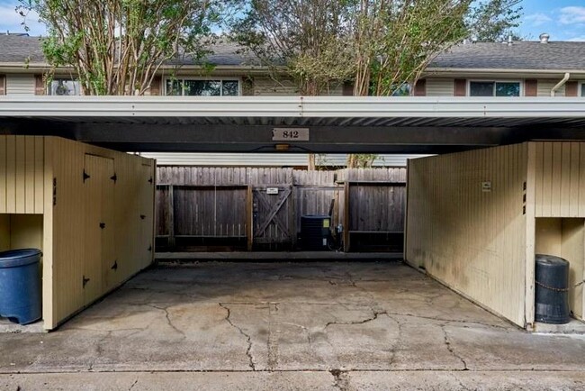 Building Photo - 842 Wax Myrtle Ln
