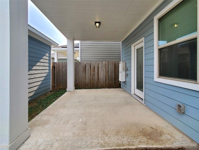 Building Photo - 1740 Fountain Bridge Dr