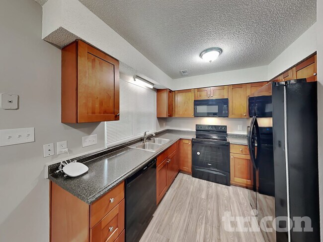 Building Photo - 6000 Whitewater Dr