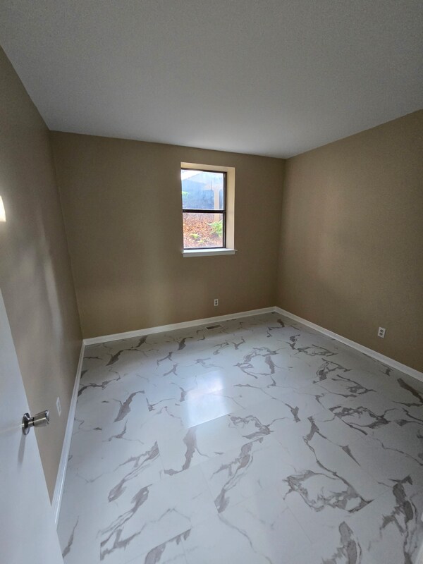 Building Photo - 7D Fairway Rd