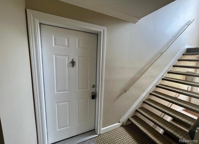 Building Photo - 2445 Torquay Ave