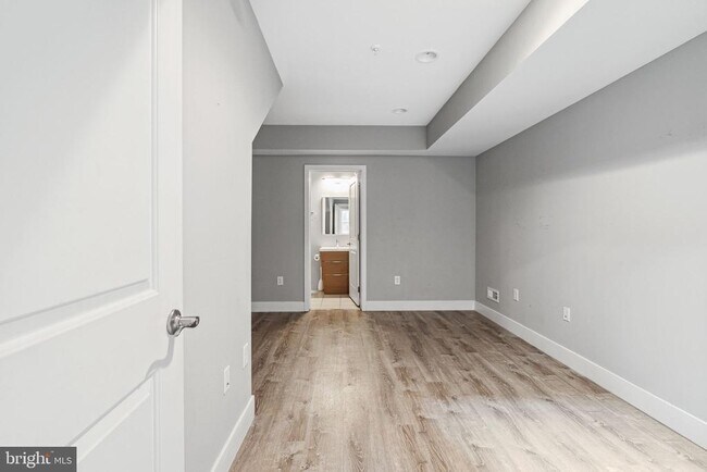 Building Photo - 912 N 16th St