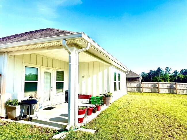 Building Photo - Charming 4BR House in a Calm and friendly ...
