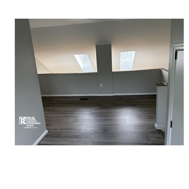 Building Photo - Waterfront Townhouse in Pasadena