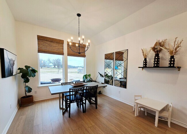 Building Photo - Coming Soon! Stunning 4 Bed 2 Bath on Almost an Acre in Flint!