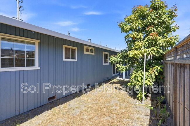 Building Photo - 426 Swift St