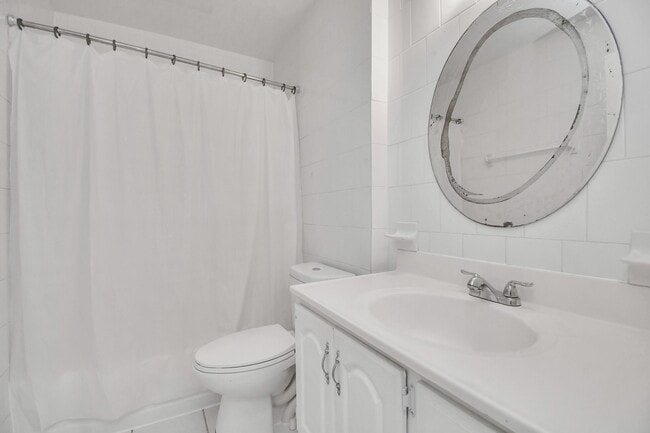 Building Photo - 530 Westshire Dr