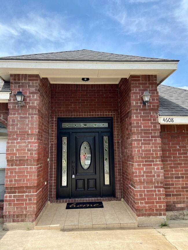 Building Photo - Perfectly Spacious Located Home In McAllen!