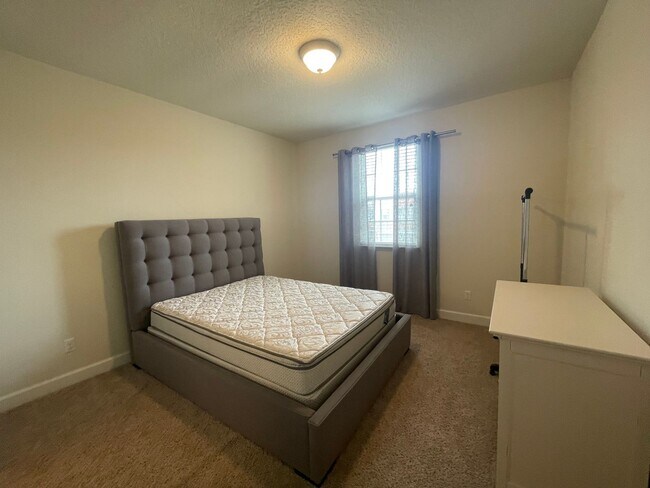 Building Photo - The perfect home waiting for you! FULLY FURNISHED!!