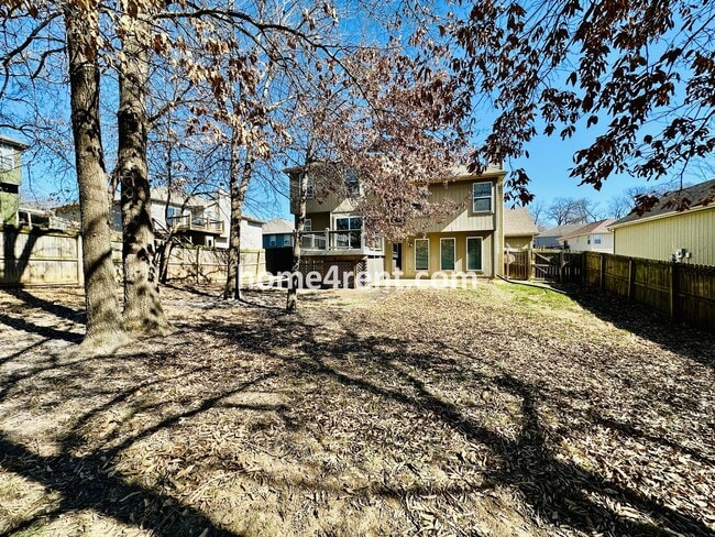 Building Photo - Spacious Four Bedroom Northland Home with a Finished Basement, 3 car garage and Fenced Yard!