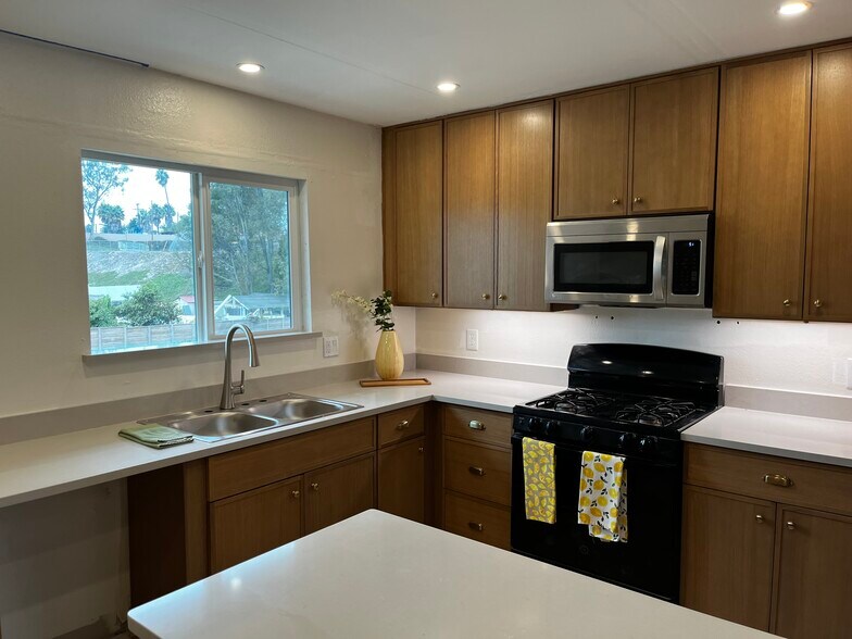 Building Photo - 334 Cedar Rd