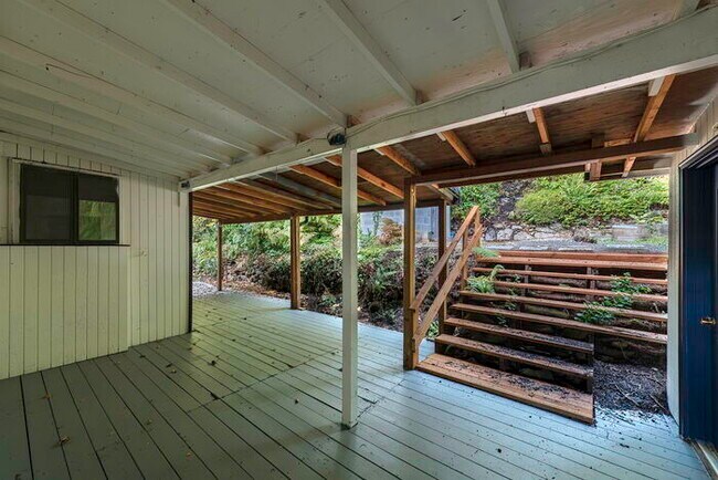 Building Photo - BEAUTIFUL CABIN STYLE HOME ACROSS FROM SILVER LAKE