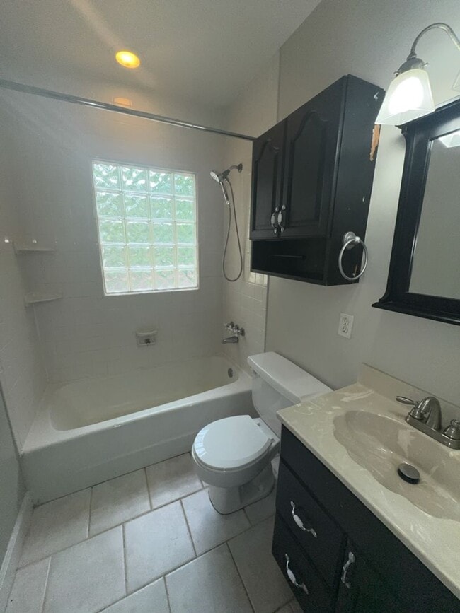 Building Photo - 3111 Avon Dr