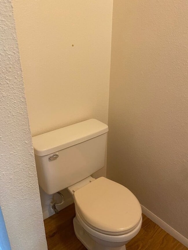 Building Photo - 2 bedroom, 1.5 bath Townhome  $1600/month