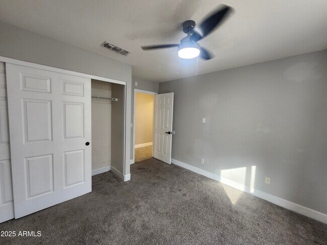 Building Photo - 15846 S 17th Ln