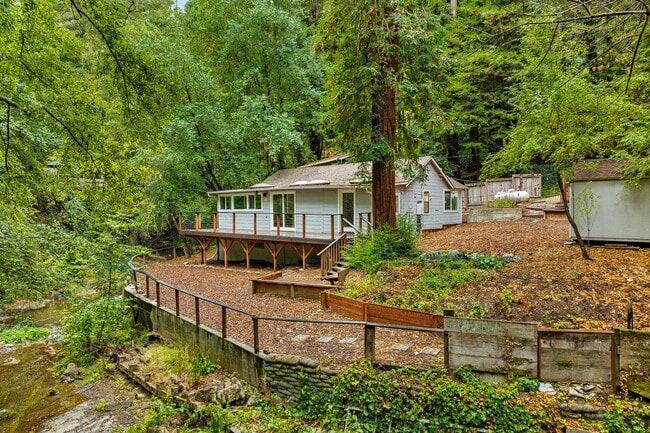 Building Photo - 1st Month FREE!! Riverfront Haven with Pri...