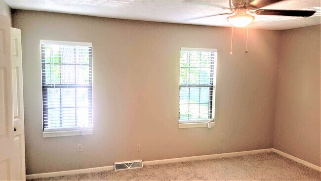 Building Photo - 1862 Beechwood Ave NE