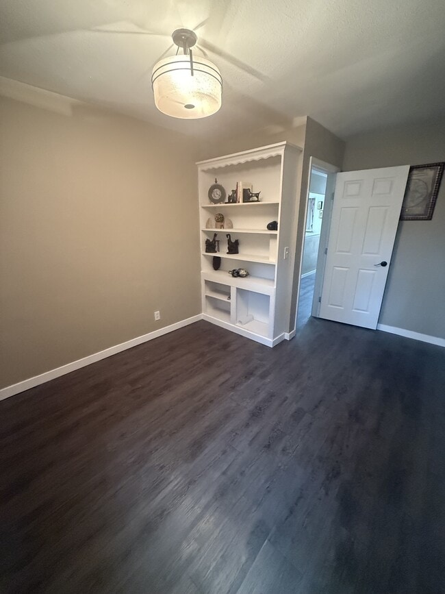 Building Photo - 2404 N Gray St