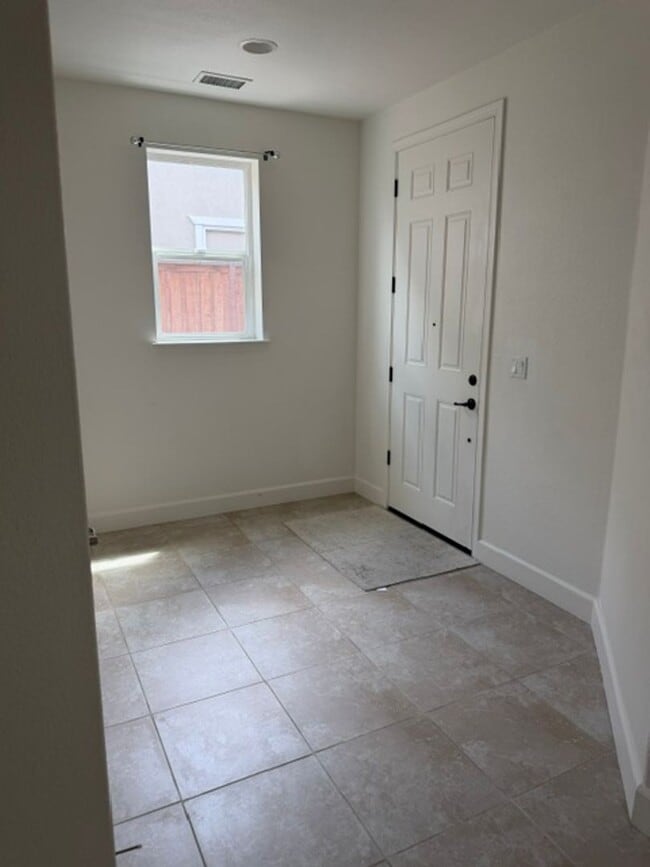 Building Photo - 2788 Alessandro Drive