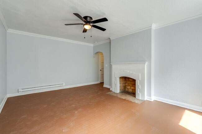 Building Photo - 2840 S Moreland Blvd