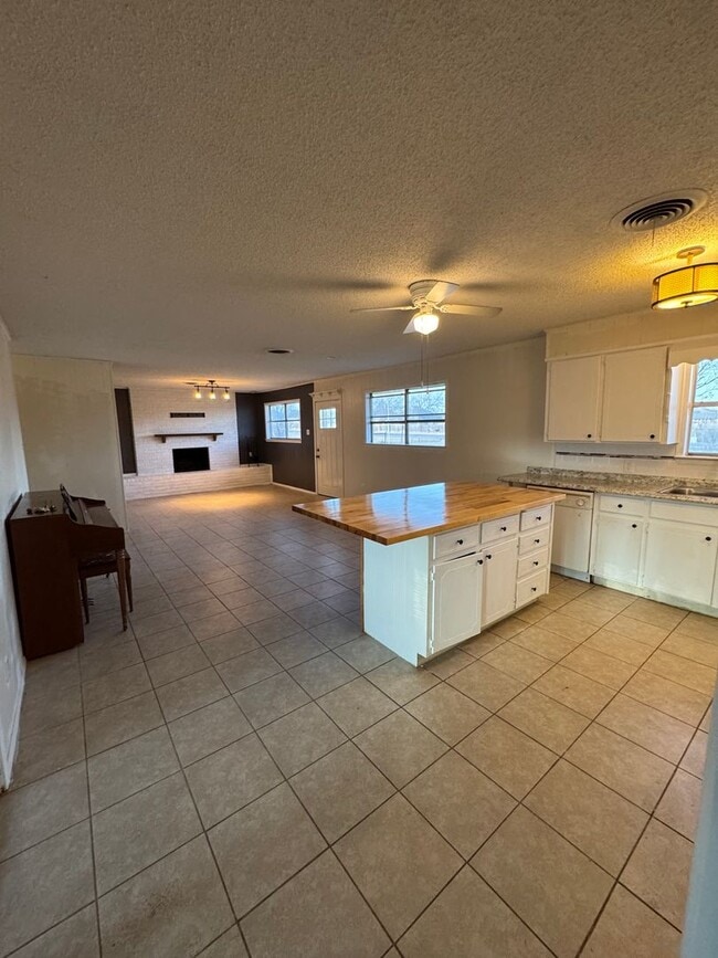 Building Photo - Lorena ISD