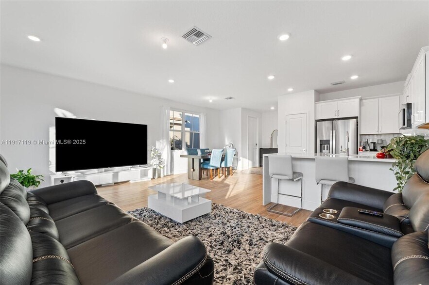 Building Photo - 210 SW 170th Ave