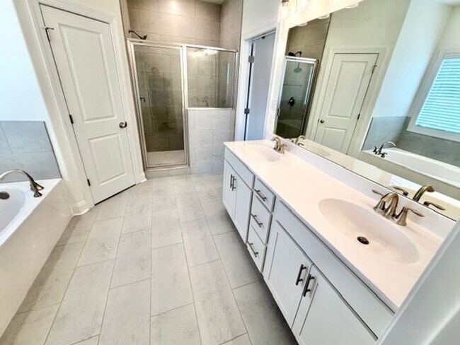 Building Photo - Move In Special! Now Leasing a Brand New 5-Bedroom 3 Bath Home in Oakland