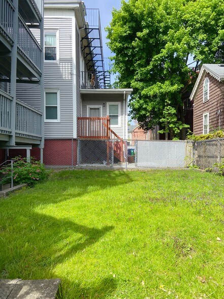 Building Photo - 108 Pearl St