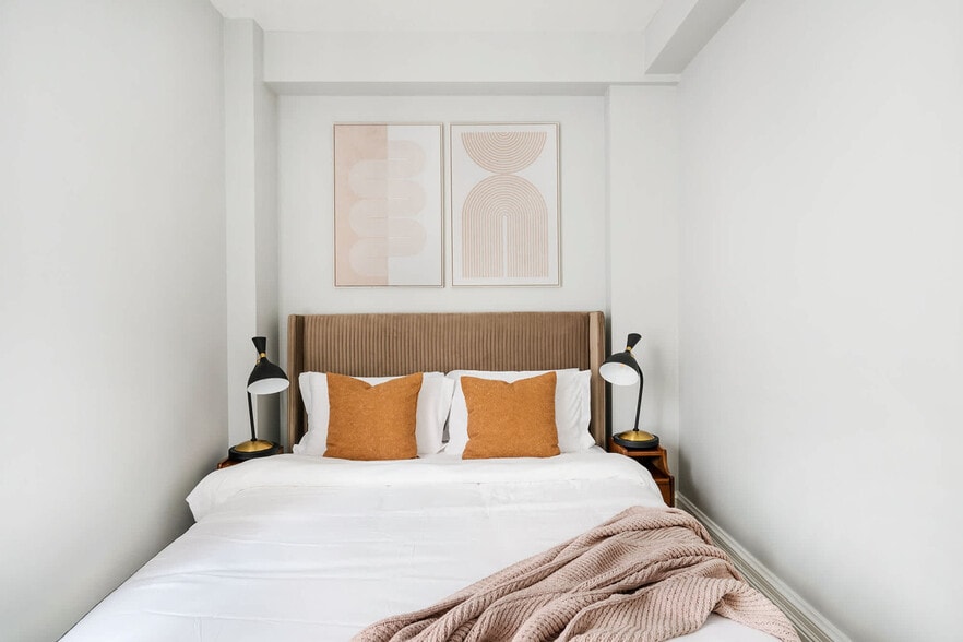 Building Photo - 234 W 73rd St