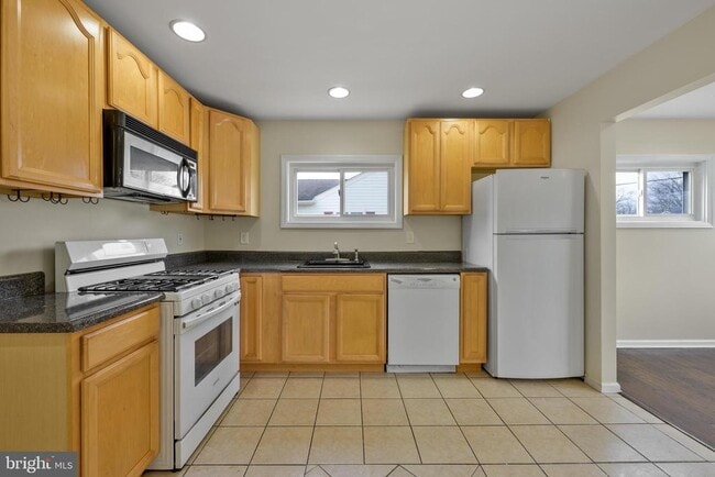 Building Photo - 244 Pomona Ave