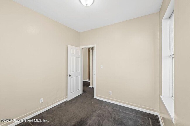 Building Photo - 37 Avon Pl