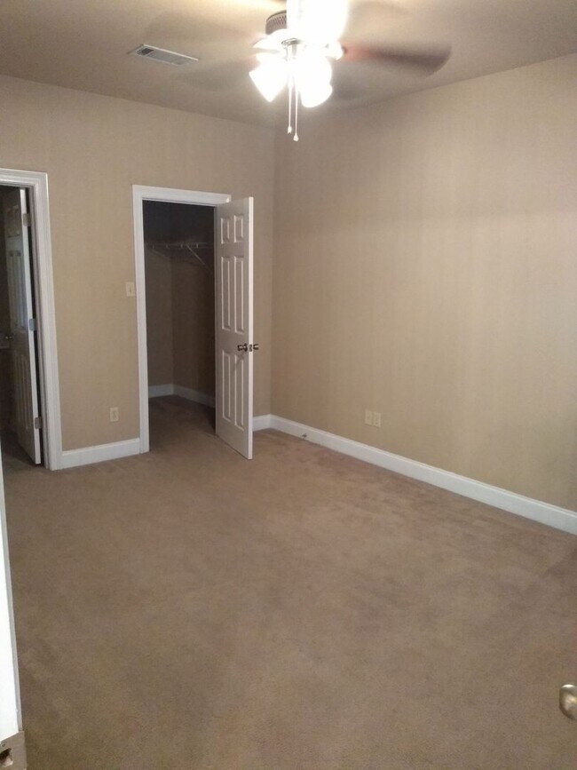 Building Photo - 305 Penny Ln