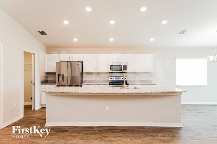 Building Photo - 121 Foxtail Loop