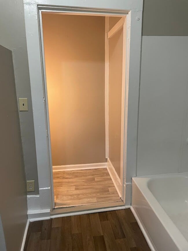 Building Photo - ALL UTILITIES INCLUDED