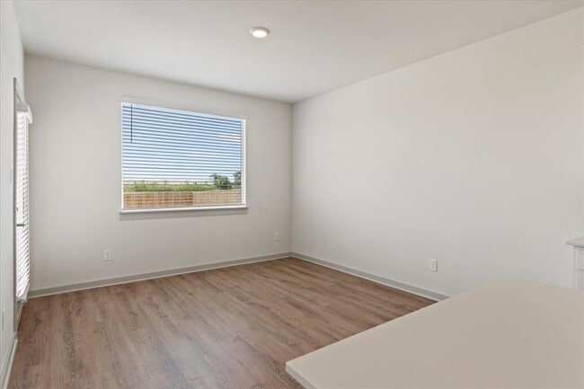 Building Photo - 530 Wilshire Rd