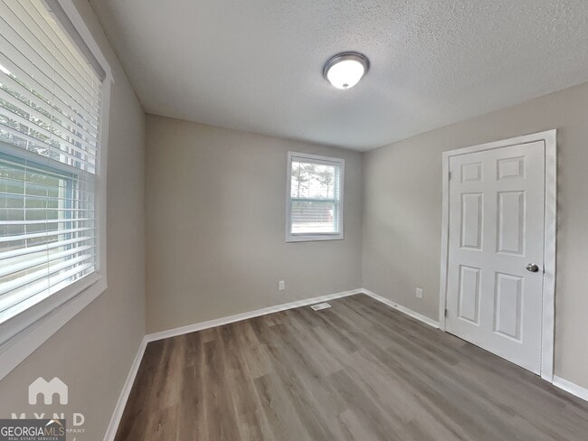 Building Photo - 406 Blair Villa Dr SE