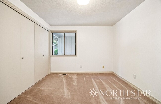 Building Photo - Charming One-Level Home on a Quiet Cul-de-...