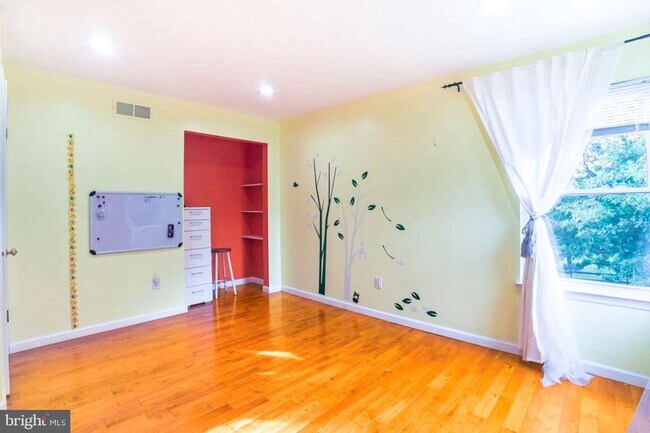 Building Photo - 113 N Stone Ridge Dr