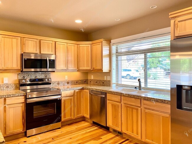 Building Photo - 3-Bedroom Home with RV Parking