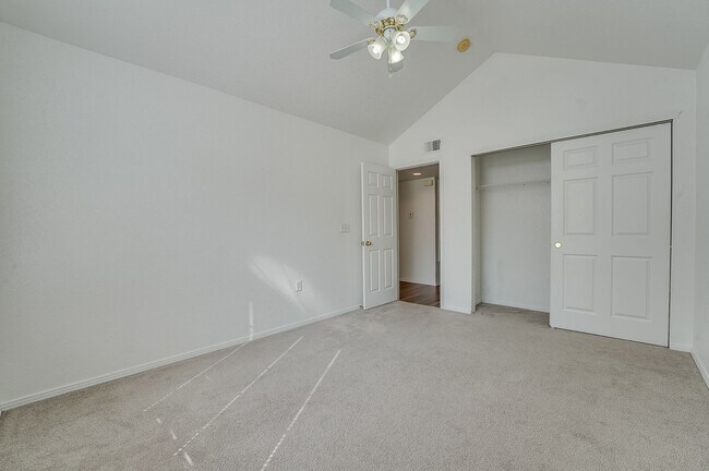 Building Photo - Beautiful 3 Bed, 2 Bath Condo in NW Fort Collins!