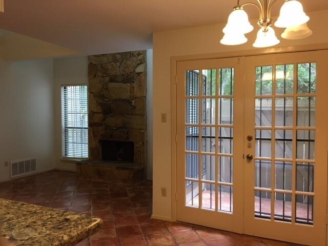 Building Photo - 200 Martingale