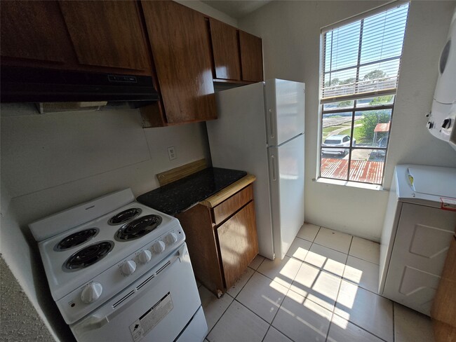 Building Photo - 8323 Wilcrest Dr
