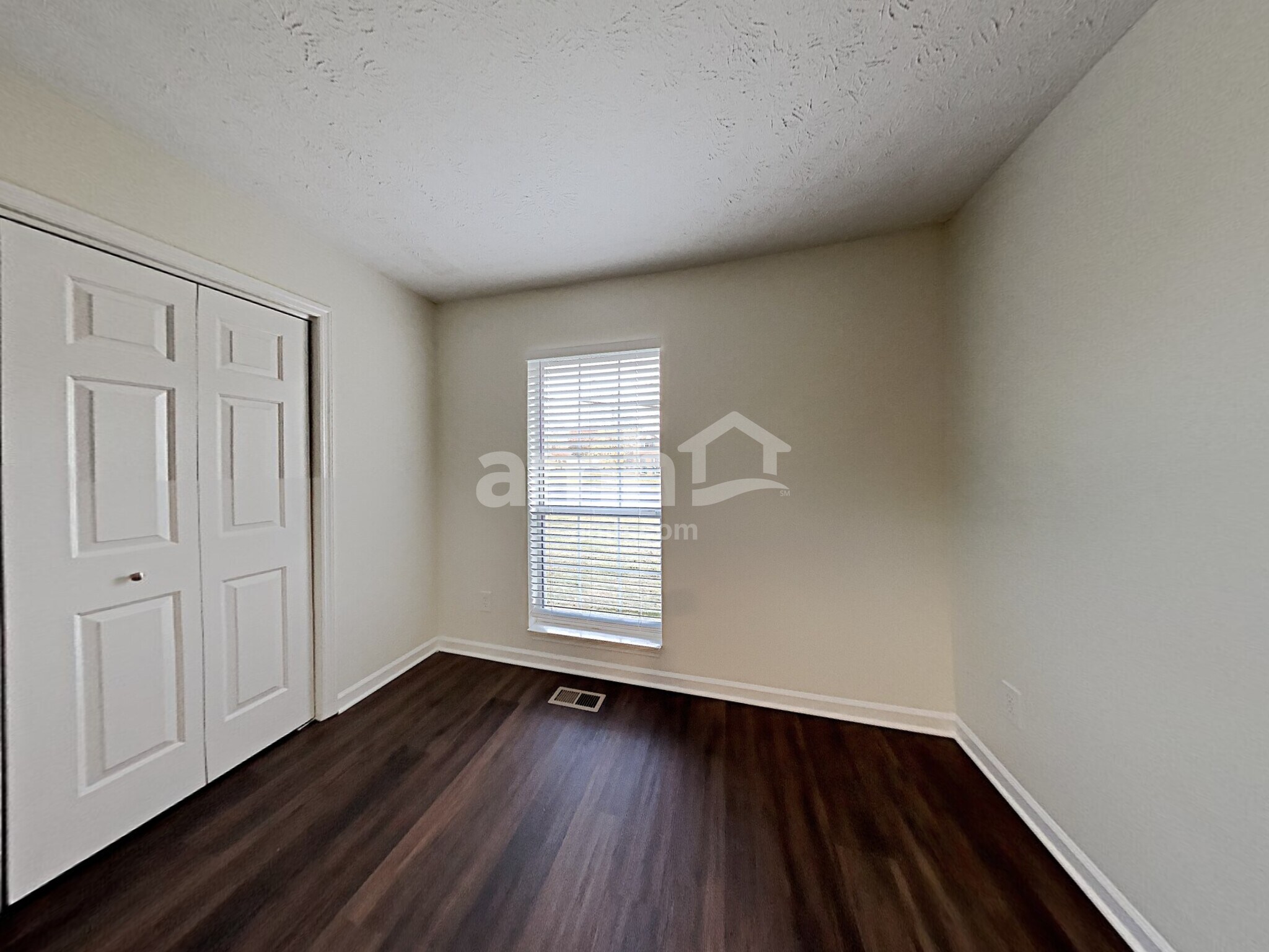 Building Photo - 1300 Georgetown Dr